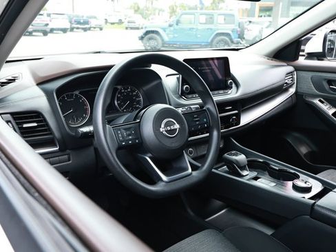 Used 2023 Nissan Rogue SV AWD/4WD image 24