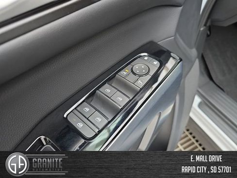 New 2025 Nissan Pathfinder SL image 11