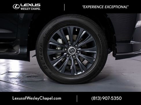 Used 2023 Lexus GX 460 Premium w/ Accessory Package AWD/4WD image 5