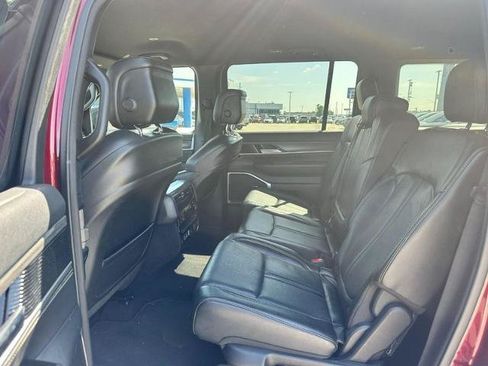 Used 2023 Jeep Wagoneer L Series II AWD/4WD image 9
