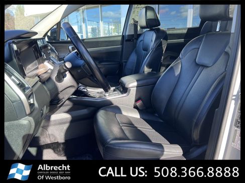 Used 2022 Kia Sorento S w/ Panoramic Sunroof Package image 10