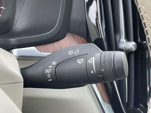 Used 2021 Volvo S60 T5 Momentum w/ Advanced Package image 22