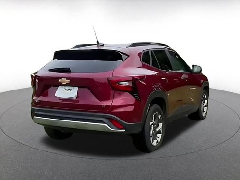Used 2025 Chevrolet Trax LT FWD image 12
