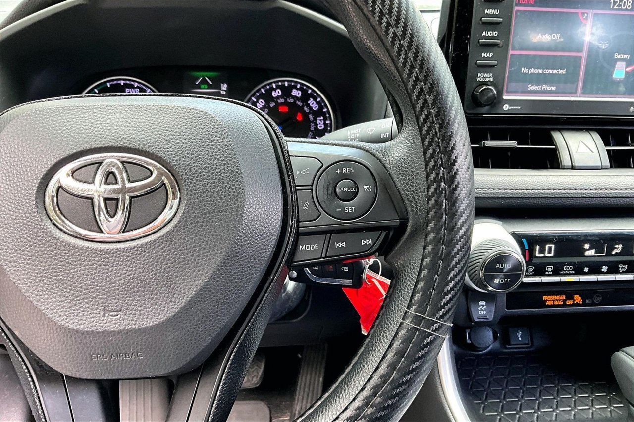 Used 2020 Toyota RAV4 LE AWD/4WD image 11