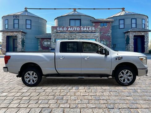 Used 2019 Nissan Titan SV w/ SV Convenience Package AWD/4WD image 5