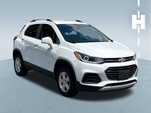 Used 2019 Chevrolet Trax LT w/ LT Convenience Package AWD/4WD image 1