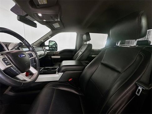 Used 2018 Ford F250 Lariat w/ Chrome Package image 22