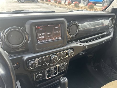 Used 2020 Jeep Wrangler Unlimited Sport image 38