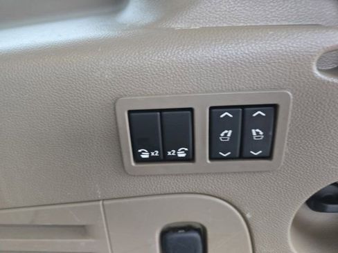 Used 2017 Chevrolet Suburban Premier image 15