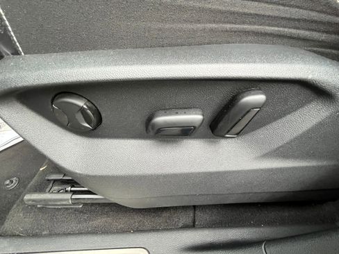 Used 2024 Volkswagen Atlas SE image 19