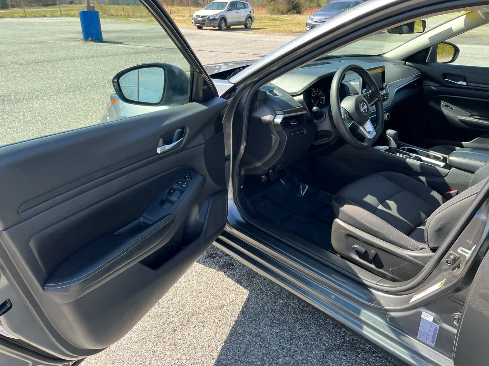 Used 2024 Nissan Altima 2.5 SV FWD image 9