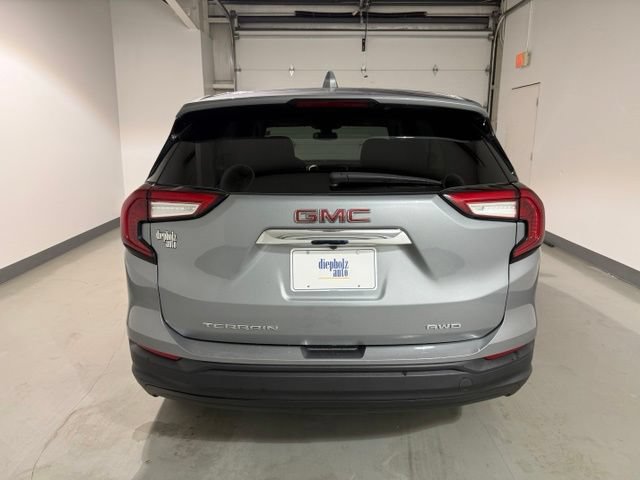 Used 2024 GMC Terrain SLE AWD/4WD image 6