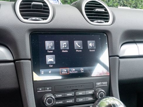 Used 2025 Porsche 718 Cayman image 19