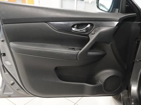 Used 2019 Nissan Rogue SV AWD/4WD image 17