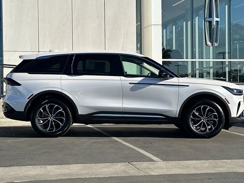 New 2026 Lincoln Nautilus Premier image 2