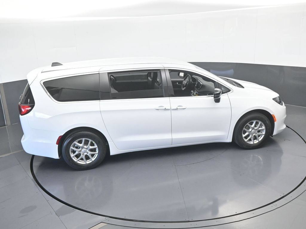New 2026 Chrysler Voyager LX FWD image 48