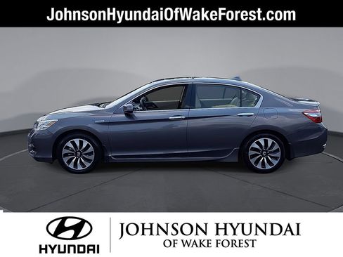 Used 2017 Honda Accord Touring image 9