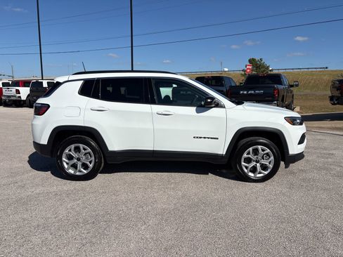 New 2026 Jeep Compass Latitude image 6