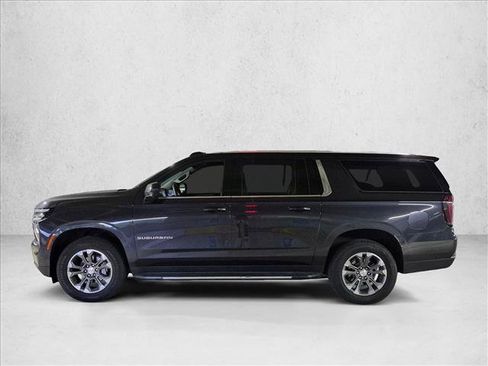 Used 2025 Chevrolet Suburban LS RWD image 8