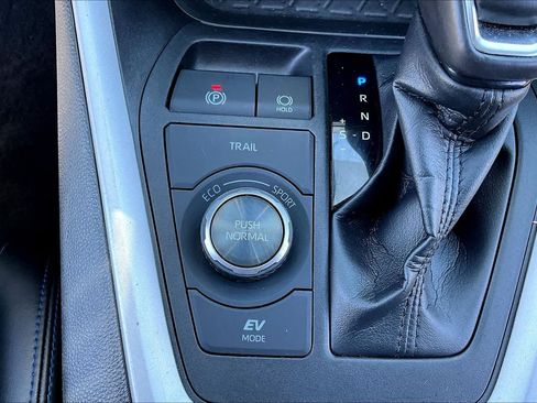 Used 2022 Toyota RAV4 XSE AWD/4WD image 34