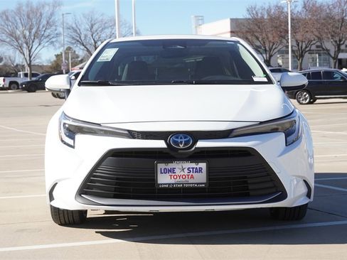 Used 2024 Toyota Corolla XLE image 3