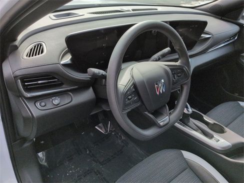 Used 2024 Buick Envista Preferred w/ Advanced Safety Package image 10