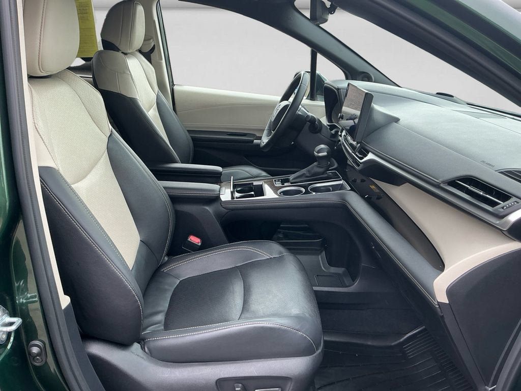 Used 2025 Toyota Sienna Platinum AWD/4WD image 15