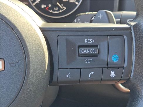 Used 2024 Nissan Rogue SV image 33