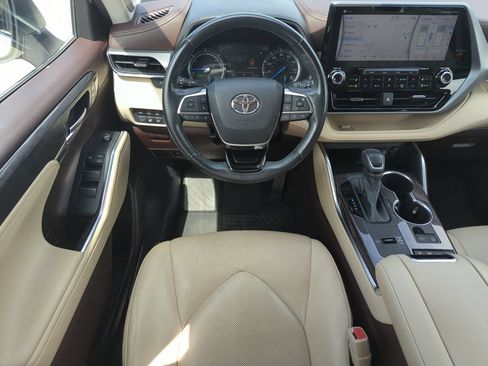 Used 2021 Toyota Highlander Platinum AWD/4WD image 14