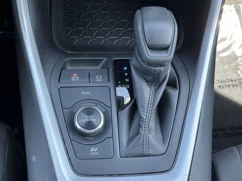 Used 2020 Toyota RAV4 XLE w/ Convenience Package AWD/4WD image 20