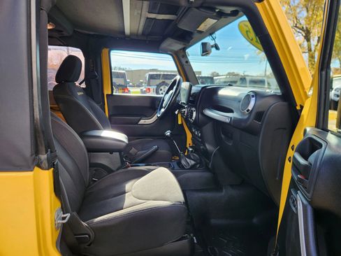 Used 2015 Jeep Wrangler Sahara w/ Connectivity Group image 31