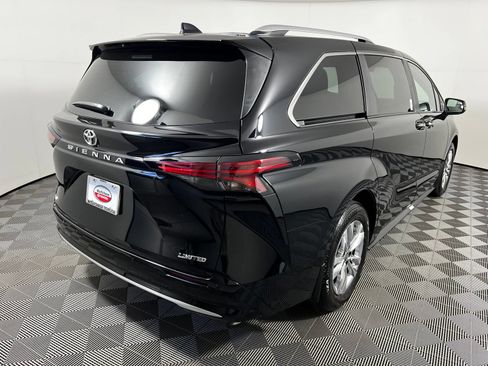 Used 2026 Toyota Sienna Limited FWD image 5