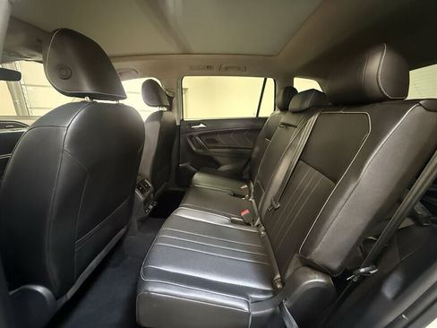 Used 2022 Volkswagen Tiguan SE w/ Panoramic Sunroof Package FWD image 16