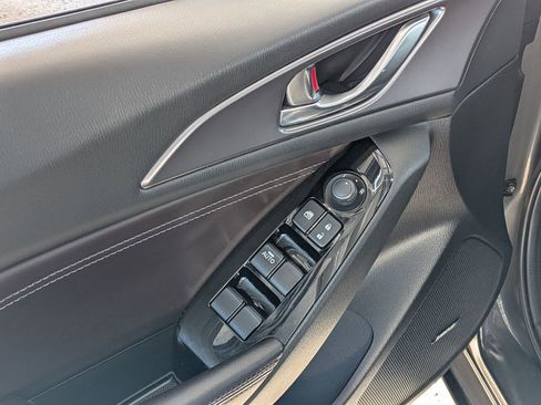 Used 2017 MAZDA MAZDA3 Grand Touring image 9