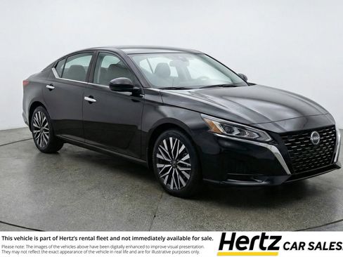 Used 2025 Nissan Altima 2.5 SV image 1