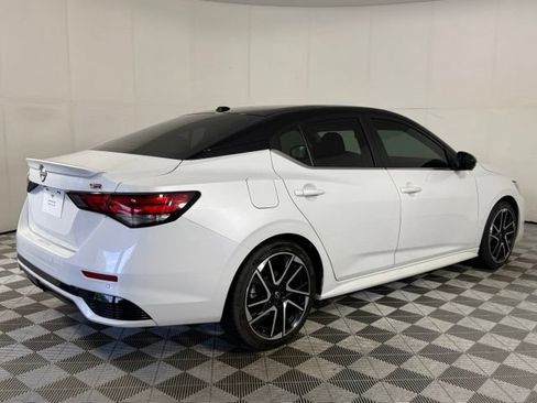 Used 2024 Nissan Sentra SR w/ SR Premium Package FWD image 11