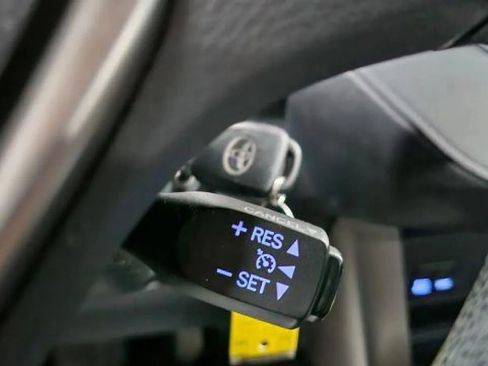 Used 2014 Toyota RAV4 LE image 26