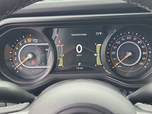 New 2025 Jeep Gladiator Mojave image 11