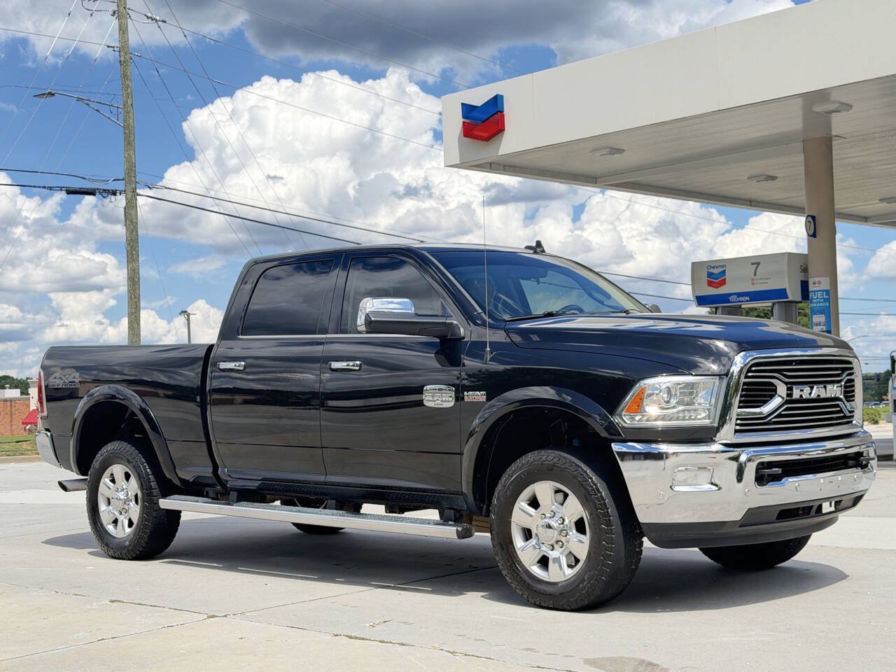 Used 2018 RAM 2500 Longhorn w/ Longhorn Southfork Package AWD/4WD image 3
