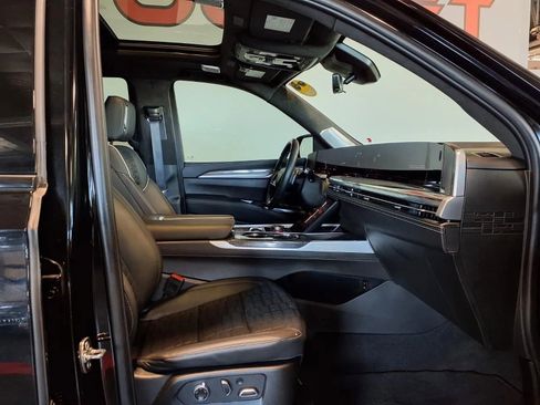 Used 2025 Cadillac Escalade V AWD/4WD image 12