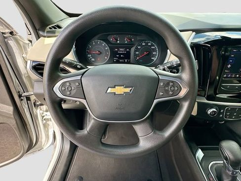 Used 2022 Chevrolet Traverse LS FWD image 11