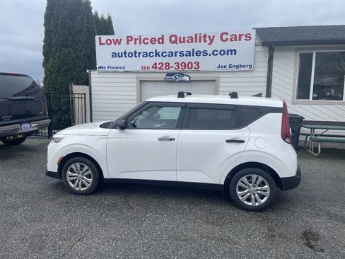 Used 2020 Kia Soul LX image 1