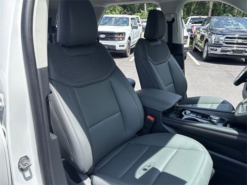 New 2025 Ford Explorer Active w/ Active Comfort Package image 25