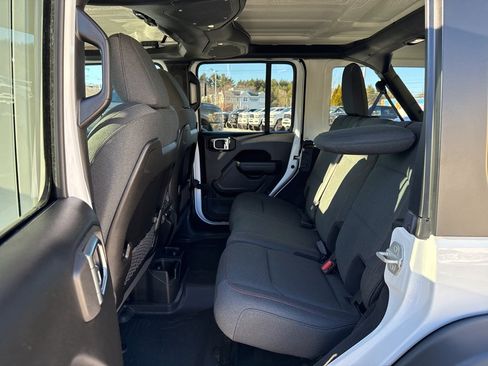 Certified 2024 Jeep Wrangler Unlimited Rubicon w/ Technology Group image 26