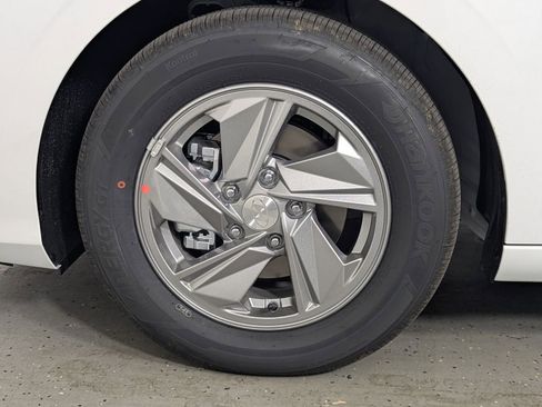 New 2026 Hyundai Elantra SE image 9