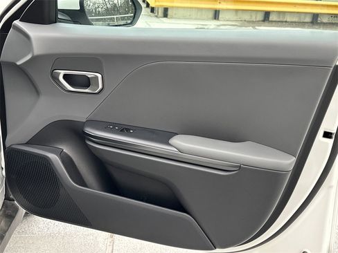 New 2025 Kia K4 LXS image 9