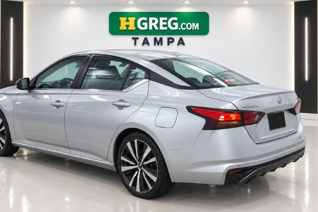 Used 2021 Nissan Altima 2.5 SR FWD image 2