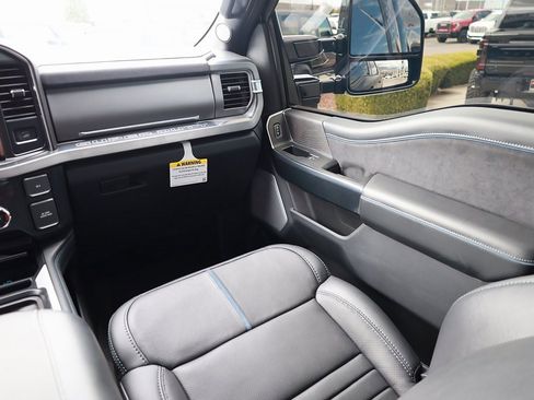 Used 2025 Ford F350 Platinum image 21