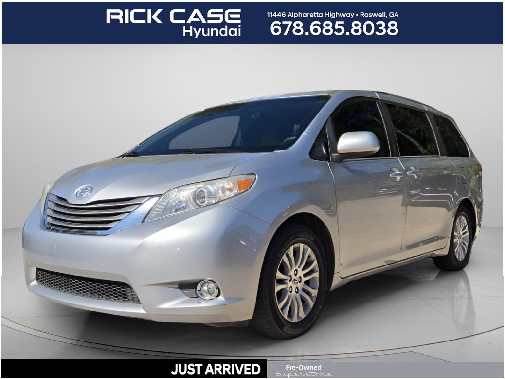 Used 2013 Toyota Sienna XLE FWD image 1