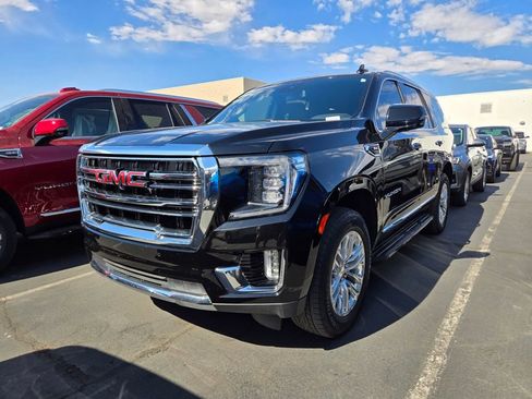 Used 2024 GMC Yukon SLT w/ SLT Premium Package AWD/4WD image 1